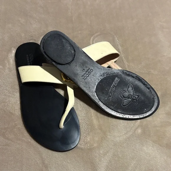 Gucci Women's Sandals with Cream Strap and Black Sole - Picture 3 of 7